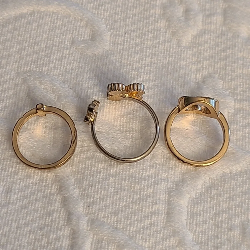 ⭐️40% Off⭐️ Set of 3 Gold Tone Midi Rings